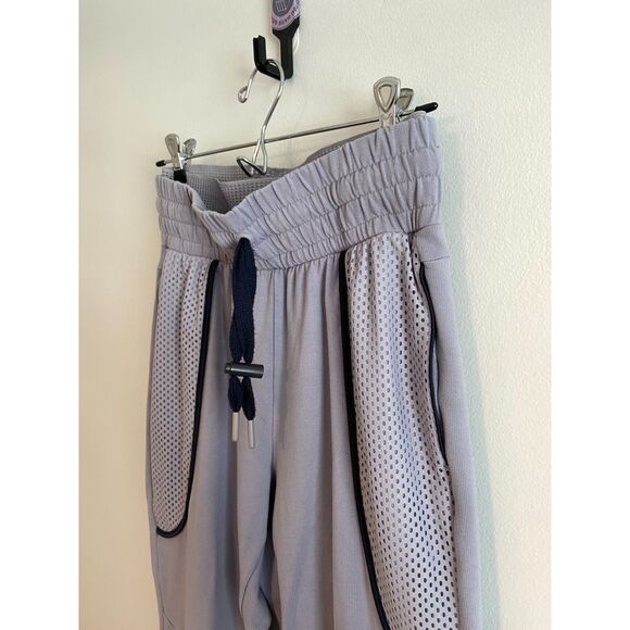 Gymshark Movement Mesh Joggers in "Lilac" Size SMALL - Picture 4 of 5